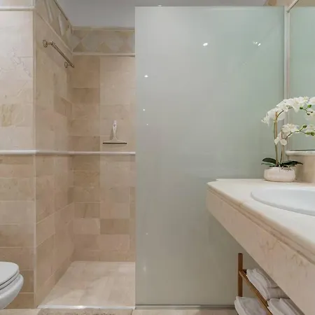 Elviria Hills 3 Bedroom 2 Bath Apartment *